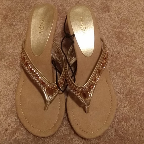 Shoe - Picture 8 of 8